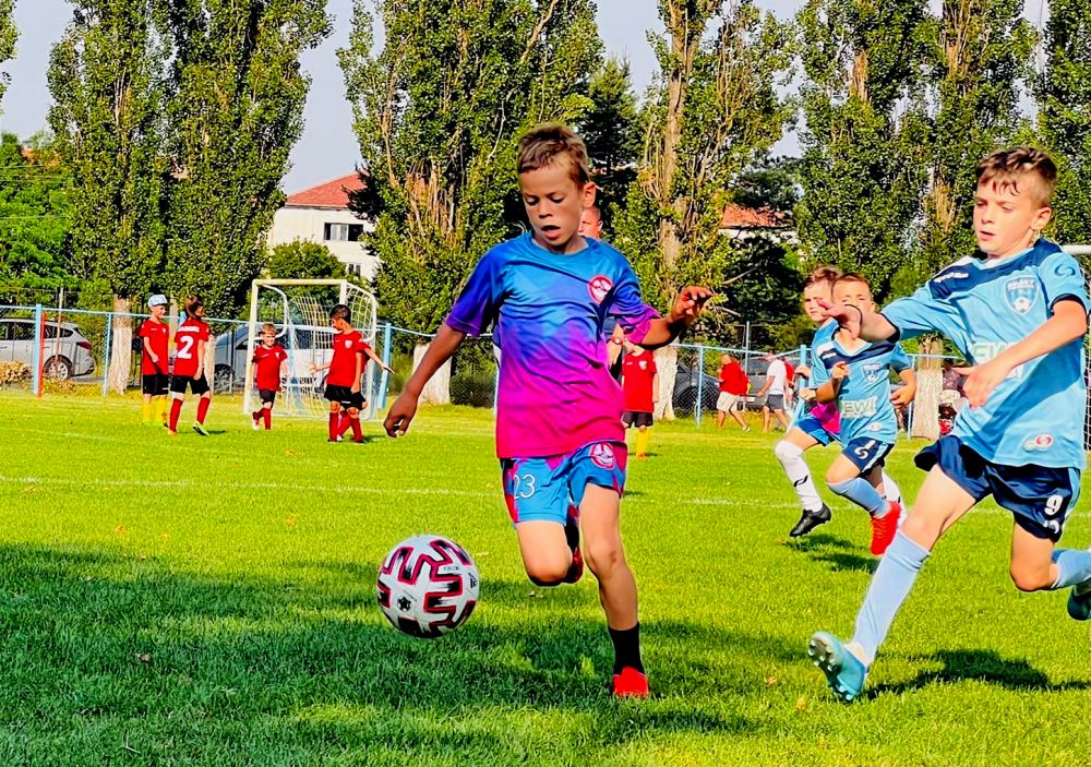 fiul-unui-atacant-roman-de-anunta-un-mare-talent-milan-joaca-de-la-doi-ani-si-jumatate-era-doar-un-pic.jpg.3a7833ab857ec40bed0f426d94117481.jpg